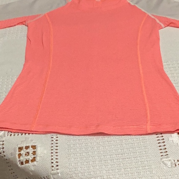 Lululemon athletica top size XS - Picture 4 of 9